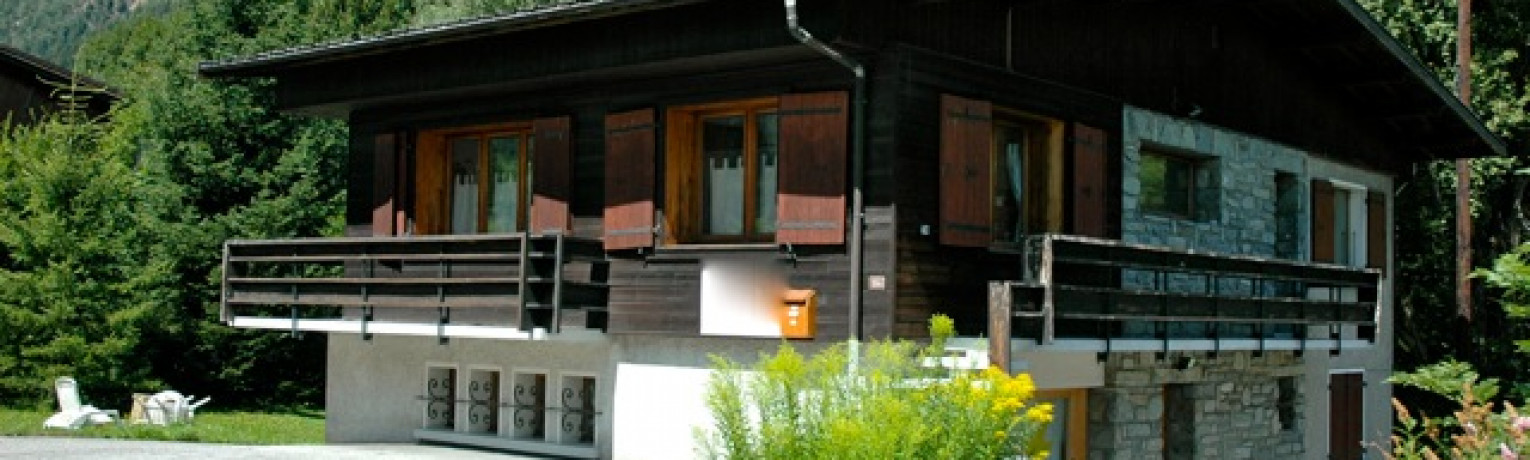 REF 12 Grand Chalet sur terrain de 1500 m2 face au Mont Blanc, beau potentiel