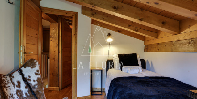 SOUS OFFRE / CHALET SURELLES - CHAMONIX LES PRAZ