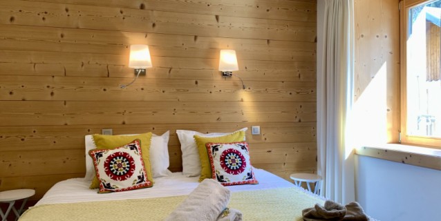 SOUS OFFRE  CHALET EIGER - MAISON DIVISEE EN TROIS APPARTEMENTS -  CHAMONIX