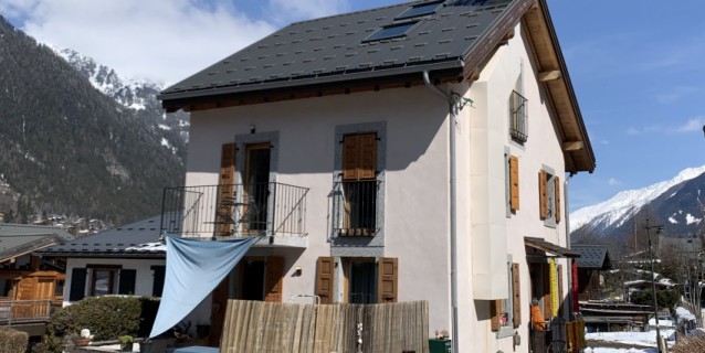 SOUS OFFRE  CHALET EIGER - MAISON DIVISEE EN TROIS APPARTEMENTS -  CHAMONIX
