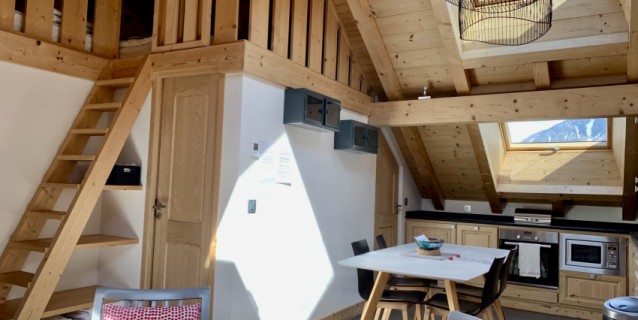 SOUS OFFRE  CHALET EIGER - MAISON DIVISEE EN TROIS APPARTEMENTS -  CHAMONIX