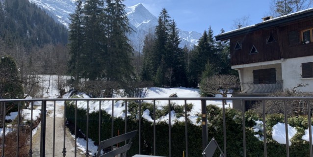 SOUS OFFRE  CHALET EIGER - MAISON DIVISEE EN TROIS APPARTEMENTS -  CHAMONIX