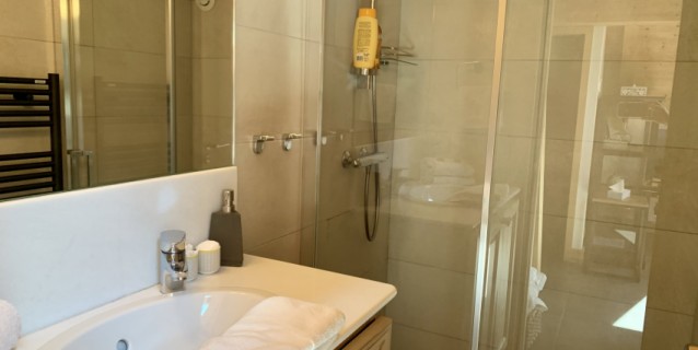 SOUS OFFRE  CHALET EIGER - MAISON DIVISEE EN TROIS APPARTEMENTS -  CHAMONIX