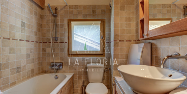 SOUS COMPROMIS / CHALET LARZAY, CHAMONIX LES BOIS
