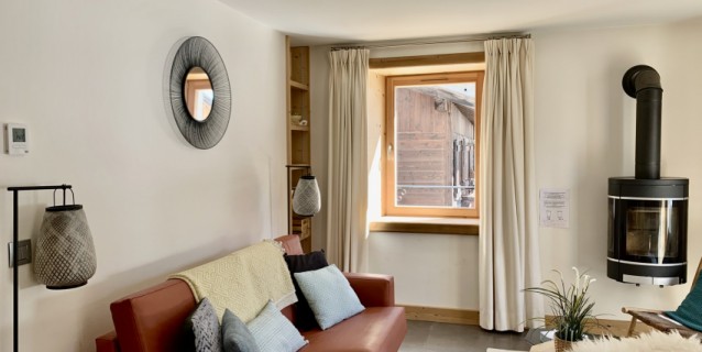 SOUS OFFRE  CHALET EIGER - MAISON DIVISEE EN TROIS APPARTEMENTS -  CHAMONIX