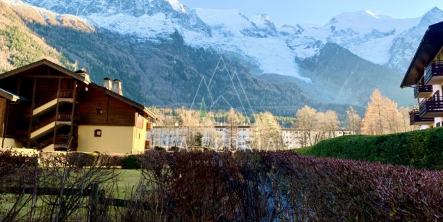 UNDER OFFER / 3 BEDROOM APARTMENT CLOSE TO CHAMONIX CENTRE