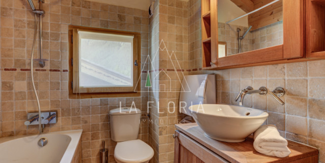 SOUS COMPROMIS / CHALET LARZAY, CHAMONIX LES BOIS