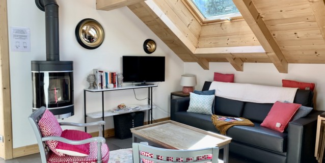 SOUS OFFRE  CHALET EIGER - MAISON DIVISEE EN TROIS APPARTEMENTS -  CHAMONIX