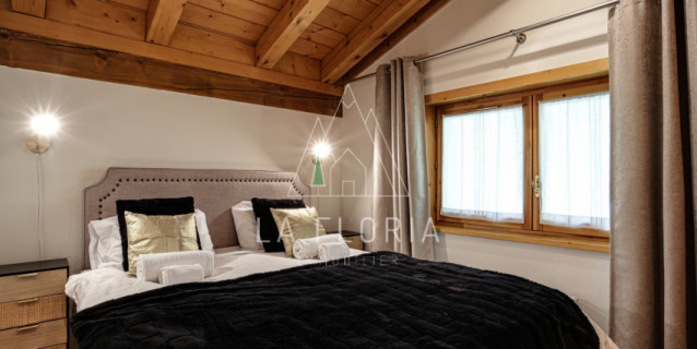 SOUS OFFRE / CHALET SURELLES - CHAMONIX LES PRAZ