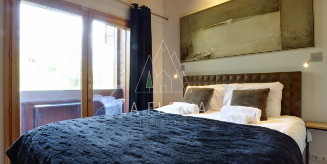 SOUS OFFRE / CHALET SURELLES - CHAMONIX LES PRAZ