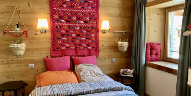 SOUS OFFRE  CHALET EIGER - MAISON DIVISEE EN TROIS APPARTEMENTS -  CHAMONIX