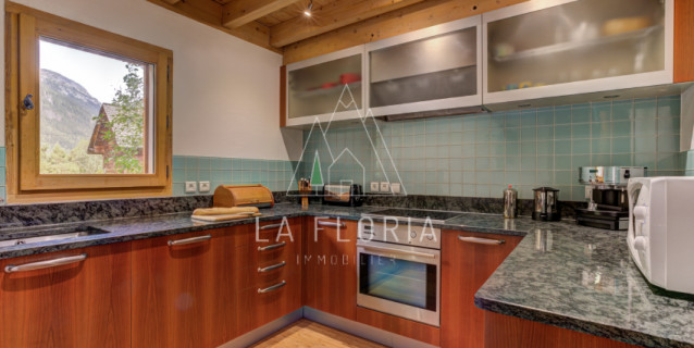 SOUS COMPROMIS / CHALET LARZAY, CHAMONIX LES BOIS