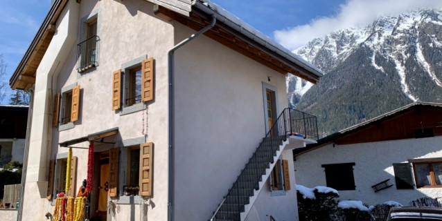 SOUS OFFRE  CHALET EIGER - MAISON DIVISEE EN TROIS APPARTEMENTS -  CHAMONIX