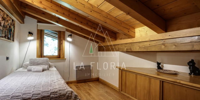 SOUS OFFRE / CHALET SURELLES - CHAMONIX LES PRAZ
